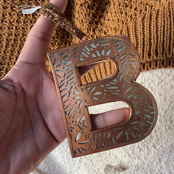 ❤️… Anthropologie Monogram Mirror B Christmas Ornaments - Picture 2 of 5